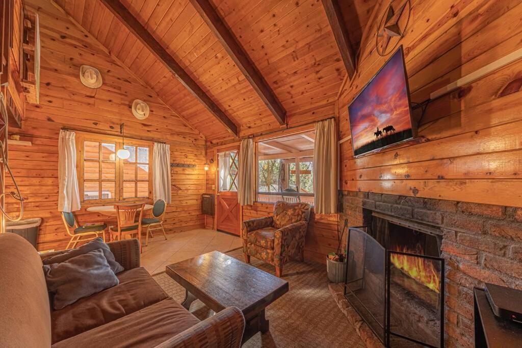 Forest Cabin 4 Cowboys Dream Пейсон Экстерьер фото